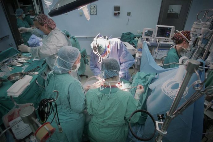 Imagen de un quirófano durante un trasplante