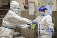 Andalucía baja nueve hospitalizados en 24 horas hasta los 1.004 y sube dos ingresos en UCI hasta 153