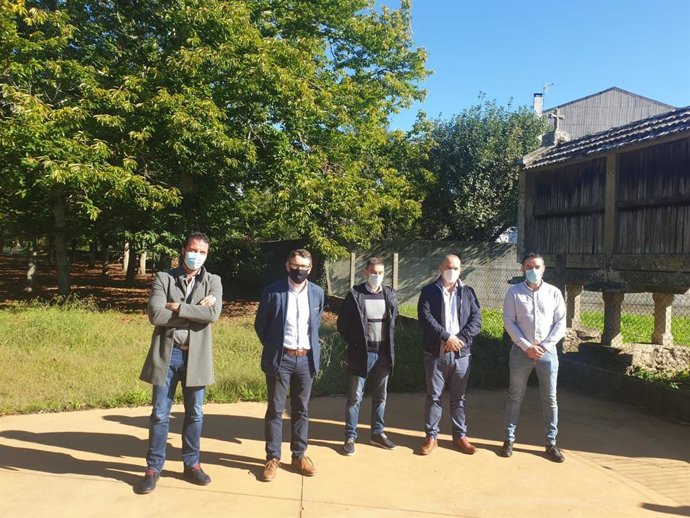 Los alcaldes de A Baña, Mazaricos, Santa Comba, Outes y Negreira reclaman cambios normativos a nivel gallego para que los parques eólicos repercutan positivamente en la población del rural