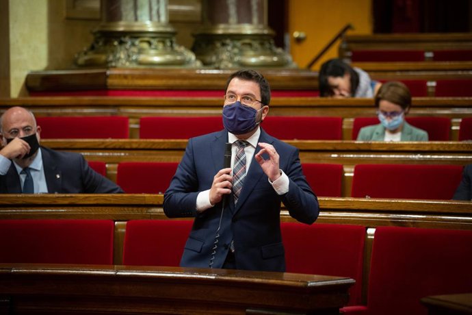 El vicepresident en funcions de president, Pere Aragons, en el ple del Parlament