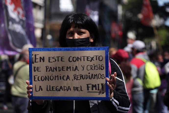 Manifestación contra la presencia del Fondo Monetario Internacional (FMI) en Argentina.