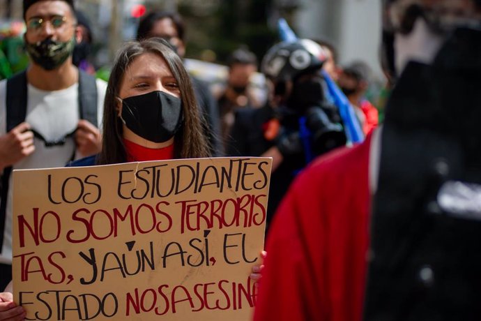 Manifestación convocada en Bogotá, Colombia, contra el asesinato de estudiantes.