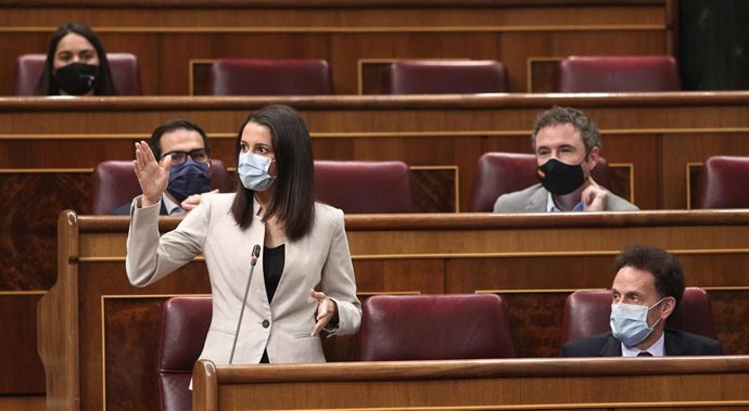 La presidenta de Ciudadanos, Inés Arrimadas, durante una sesión de control al Gobierno en el Congreso de los Diputados.