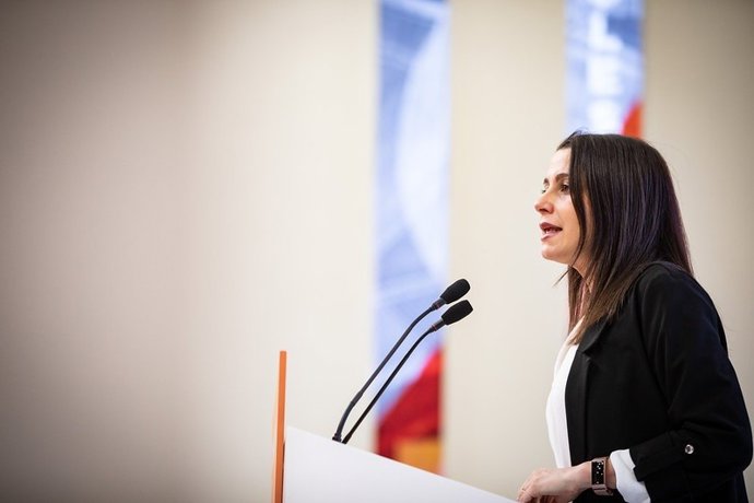 La presidenta de Ciutadans, Inés Arrimadas, en roda de premsa a la seu del partit.