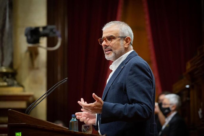 El líder de Cs en Catalunya, Carlos Carrizosa, interviene en un pleno celebrado en el Parlament.