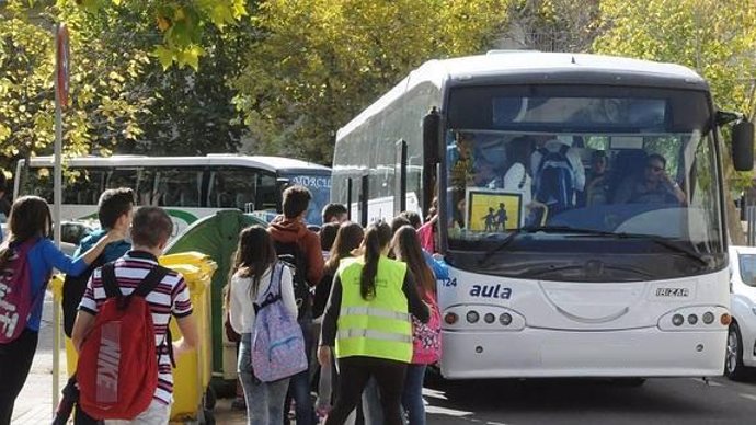 Imagen de archivo de un autobús de transporte escolar.