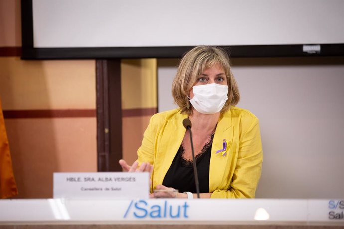 La consellera de Salut de la Generalitat, Alba Vergés, durant la presentació d'un projecte que promou la Generalitat i la Creu Roja sobre l'impacte en la salut que suposa la transmissió de la Covid-19.