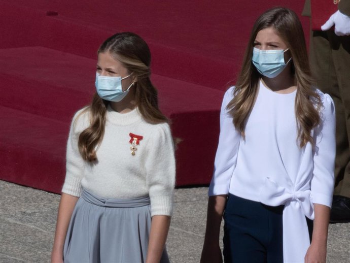 La Princesa Leonor y la Infanta Sofía, en el acto conmemorativo celebrado en el Palacio Real con motivo del Día de las Fuerzas Armadas