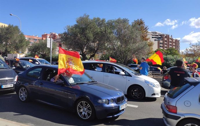 Vehículos en la marcha motorizada convocada por Foro Baleares.