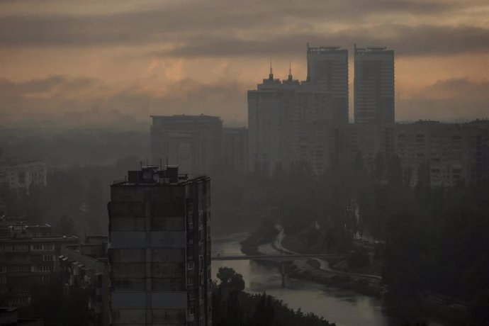 Vista genral de Kiev en un día con lluvia