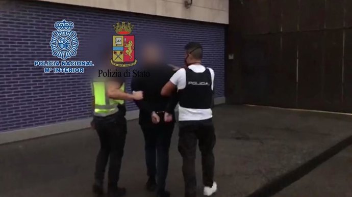 La Policía Nacional detiene a un fugitivo del grupo criminal 'Ndrangheta en Barcelona.
