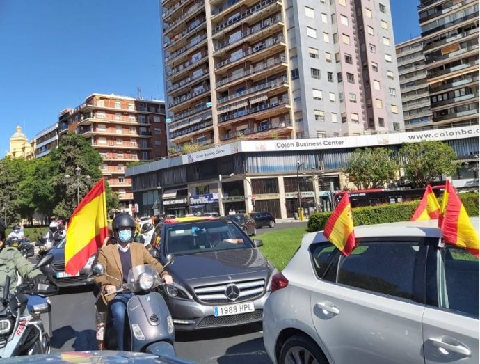 Protesta de Vox desde coches en Valncia