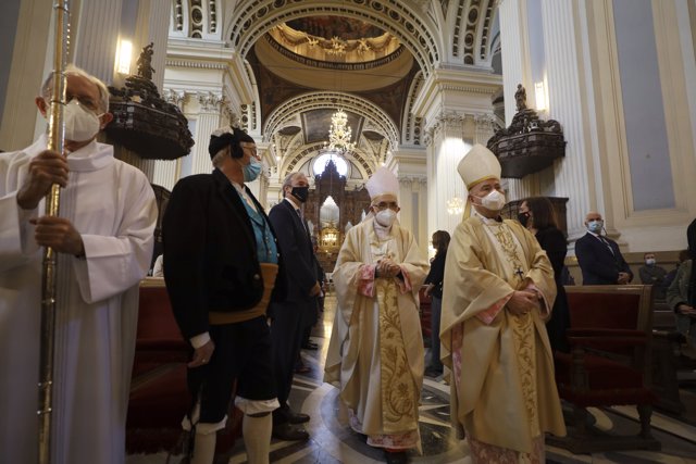 Celebración de la misa pontifical en honor a la Virgen del Pilar, en Zaragoza.