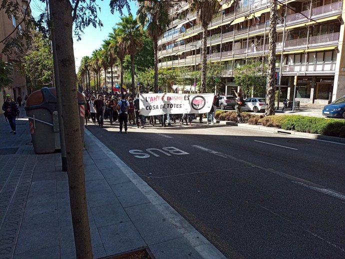 Capalera de la mobilització antifeixista del 12-O, de la plataforma 'Som Antifeixistes'.