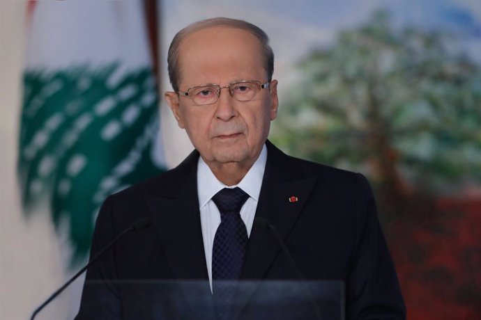 Líbano.- Aoun no firma el cese de tres funcionarios imputados por las explosione