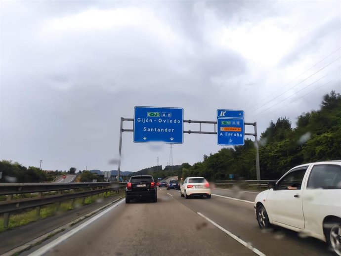 Autovía A-66, 'Y', una de las principales carreteras asturianas, con tráfico.