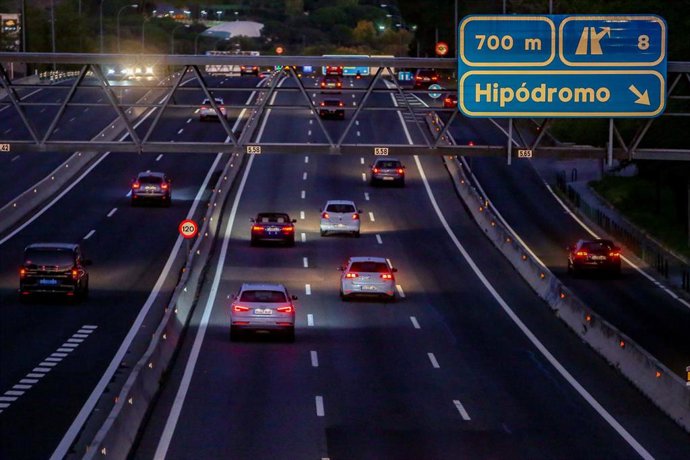 Imágenes de la autovía A-6 tras el puente del Pilar, en Madrid (España).