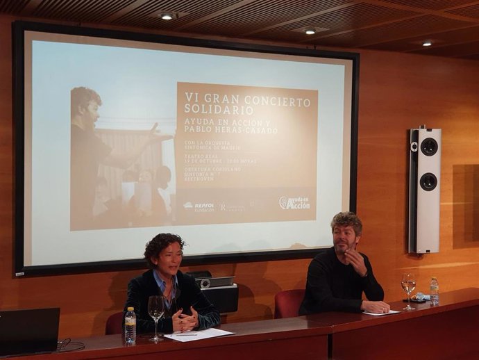 El principal director invitado del Teatro Real y embajador de Ayuda en Acción, Pablo Heras-Casado, se pondrá por sexto año consecutivo al frente de la Orquesta Sinfónica de Madrid para dirigir el concierto 'Acordes con Solidaridad',