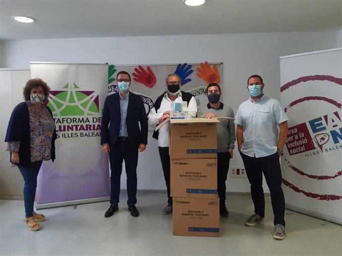 Entrega de mascarillas por parte del Ayuntamiento de Palma.