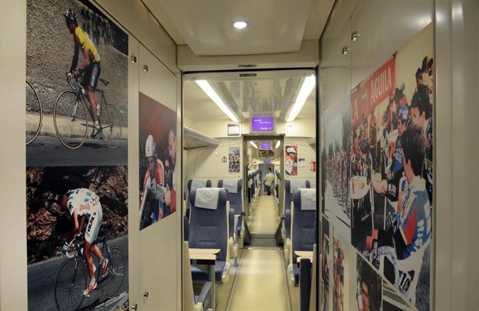Trenes De Renfe Decorados Con La Vuelta A España