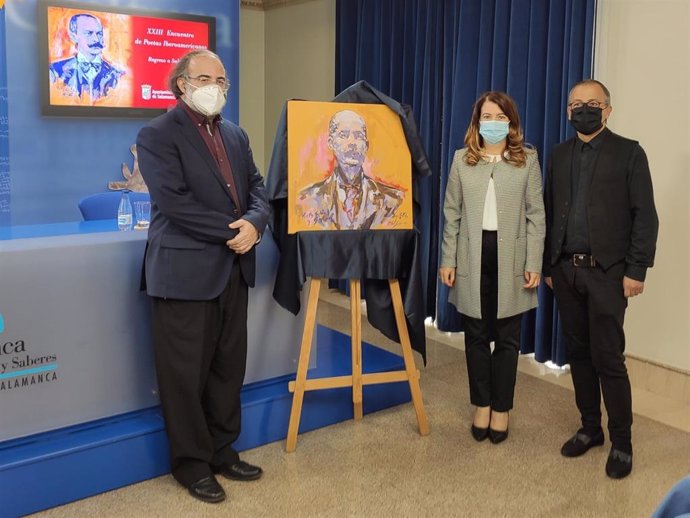 Pérez-Alencart, María Victoria Bermejo y Miguel Elías, de izquierda a derecha, en la presentación del Encuentro de Poetas Iberoamericanos en Salamanca.