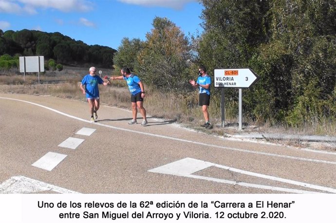 Los relevistas de la Carrera a El Henar.