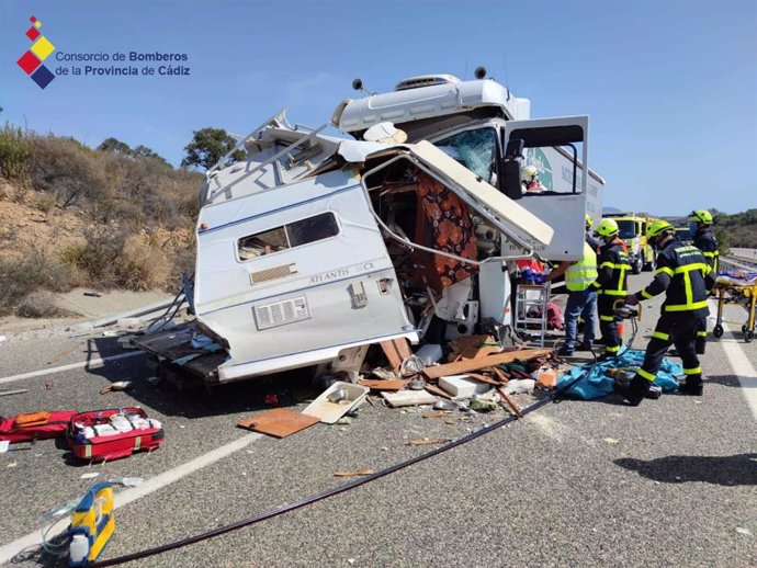 Autocaravana siniestrada en el accidente de la autovía de Los Barrios tras circular en sentido contrario