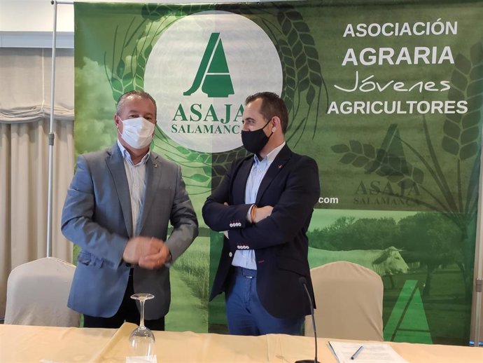 Los presidentes de Asaja Castilla y León y de Asaja Salamanca, Donaciano Dujo (i) y Juan Luis Delgado (d), respectivamente.