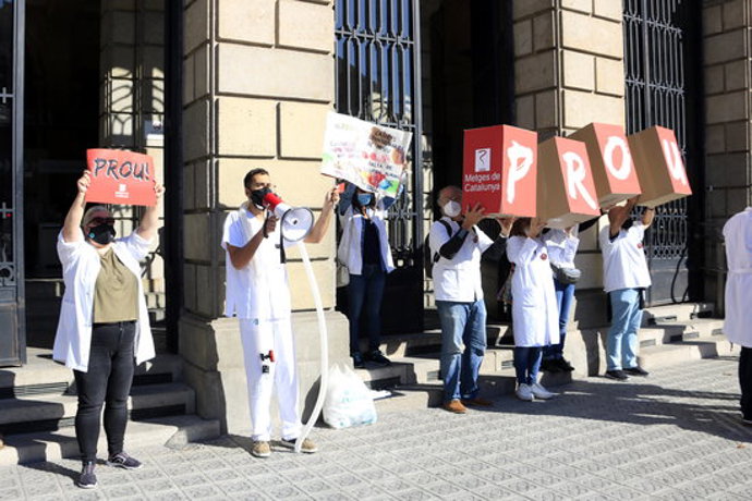 Facultatius dels centres d'atenció primria protesten a les portes de l'Institut Catal de la Salut (ICS), en la primera jornada d'una vaga convocada pel sindicat Metges de Catalunya i prevista per quatre dies. 13 d'octubre del 2020. (Horitzontal)
