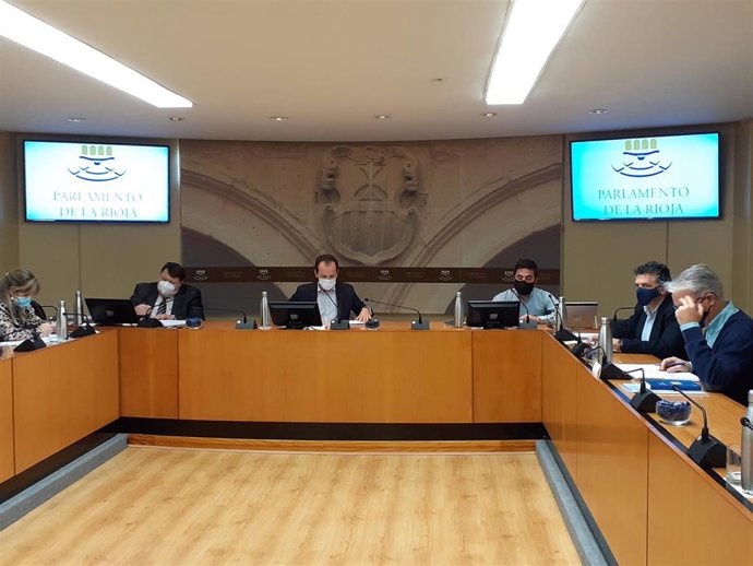 El consejero de Transición Ecológica, Alex Dorado, ha comparecido ante el Parlamento de La Rioja