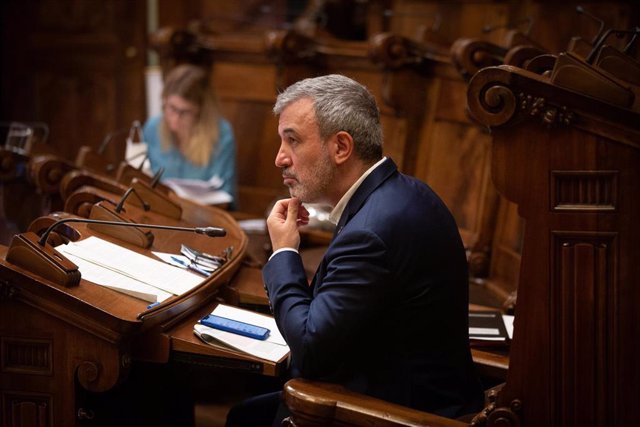 El concejal socialista Jaume Collboni, durante la primera sesión plenaria del Consejo Municipal del Ayuntamiento de Barcelona tras el fin del estado de alarma, que solo cuenta con la presencia de 15 regidores, en Barcelona, Catalunya (España), a 26 de j