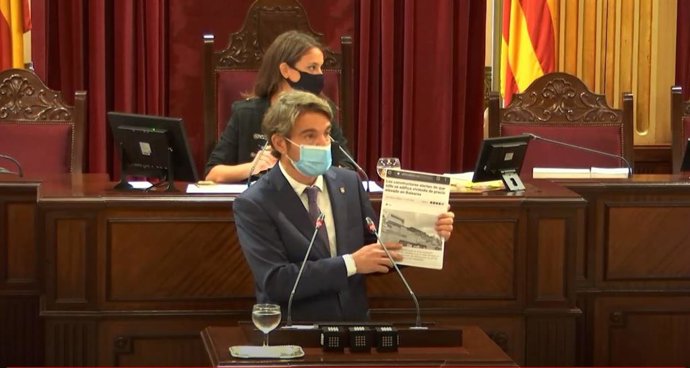 El diputado de Cs Marc Pérez-Ribas, en el debate de la moción en el Parlament.