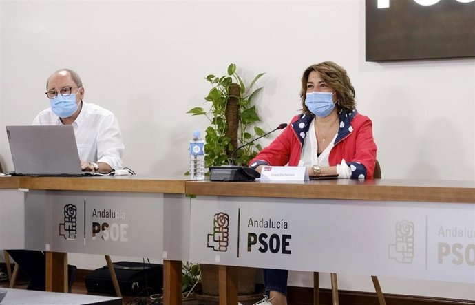 El secretario de Organización del PSOE-A, Juan Cornejo, y la líder del partido, Susana Díaz, durante la Comisión Ejecutiva Regional del PSOE-A