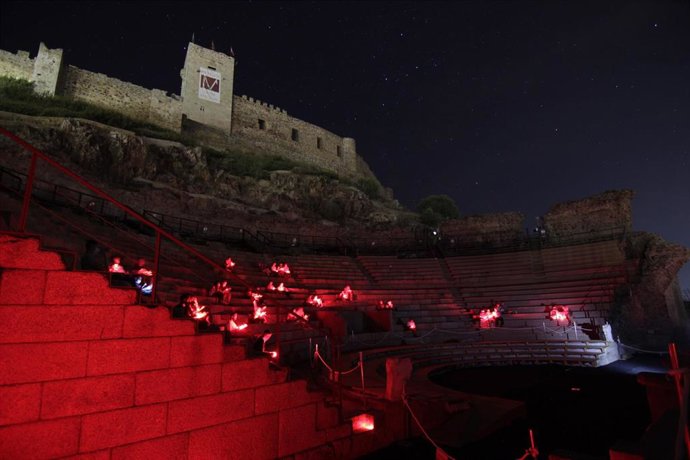 Fotos Cerca De 400 Personas Disfrutan Del Cielo Nocturno Gracias A Las Observaciones Astronómicas De La Diputación De Badajoz