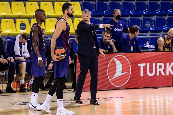 Sarunas Jasikevicius, Head coach of Fc Barcelona, Nikola Mirotic of Fc Barcelona and Cory Higgins of Fc Barcelona during the Turkish Airlines EuroLeague match between  Fc Barcelona and CSKA Moscow at Palau Blaugrana