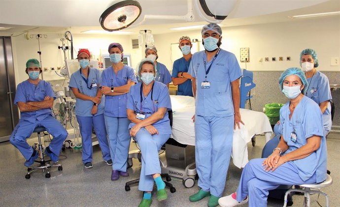 Cirujanos del Hospital Clínico de Madrid extirpan parte del páncreas a una recién nacida con mínimas incisiones