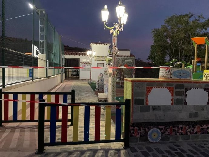 Parque infantil clausurado en Moclinejo en octubre de 2020 para contener el COVID-19