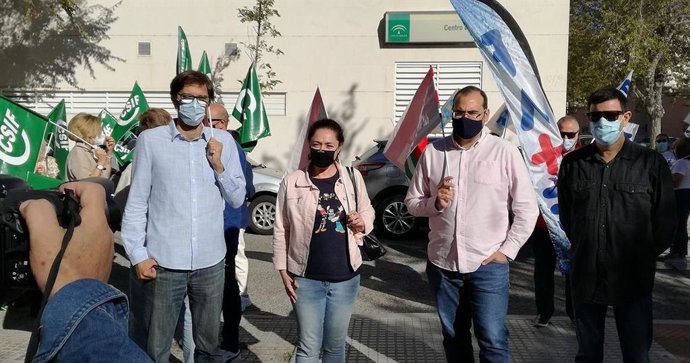 Inmaculada Nieto en la concentración para pedir refuerzo en Sanidad