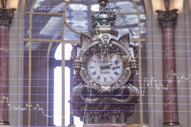 Un reloj colocado en la Bolsa de Madrid. Ibex.