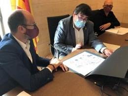 El diputado de la Diputación de Barcelona Pere Pons con el alcalde de Gironella, David Font