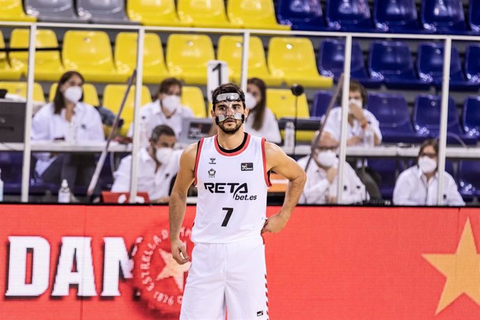 Tomeu Rigo durante el partido del RETAbet Bilbao Basket ante el Bara de la Liga Endesa 2020-2021