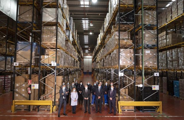 El lehendakari, Iñigo Urkullu, visita al Centro Logístico de Boroa, donde se almacena stock estratégico de material para la pandemia de covid-19.