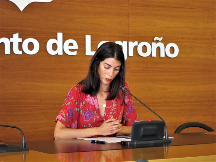 La concejala del Grupo Muncipal Popular, Patricia Lapeña, en rueda de prensa
