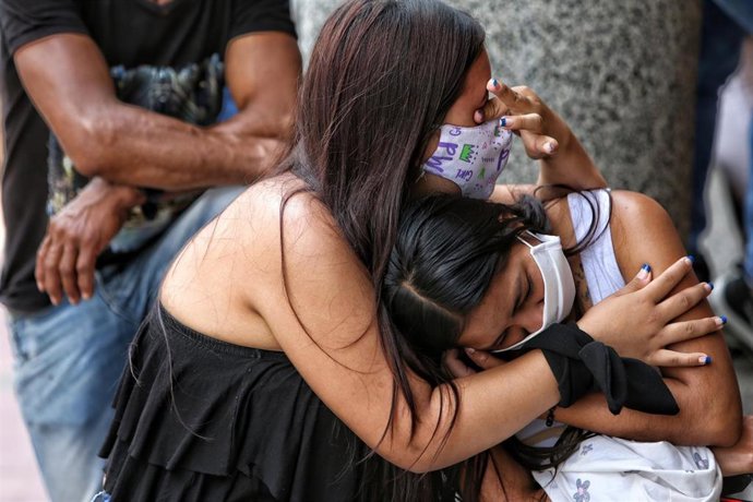 Familiares de víctimas de una masacre en Cauca