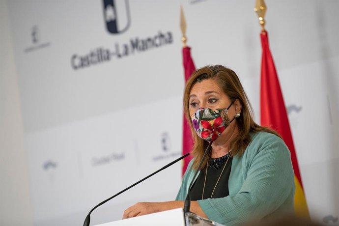 La consejera de Educación, Cultura y Deportes de C-LM, Rosa Ana Rodríguez, en rueda de prensa