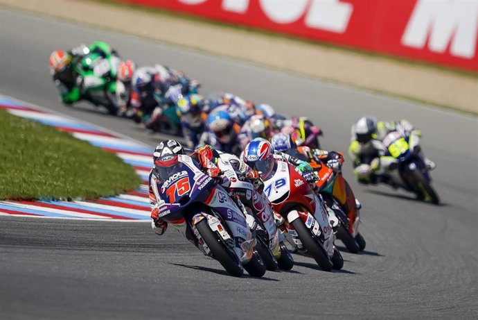 Albert Arenas comandando una carrera de Moto3 del Mundial