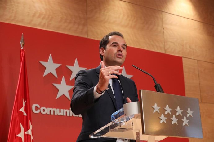 El vicepresidente, consejero de Deportes, Transparencia y portavoz de la Comunidad de Madrid, Ignacio Aguado, comparece en rueda de prensa posterior al Consejo de Gobierno de la Comunidad de Madrid, en Madrid (España), a 7 de octubre de 2020.