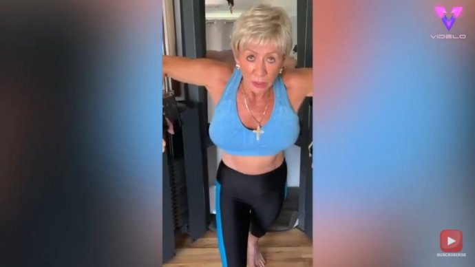 Iris Davis, la fisioculturista de 76 años, cuenta cómo el ejercicio físico la ayudó a no hundirse tras perder a su hijo y a su marido