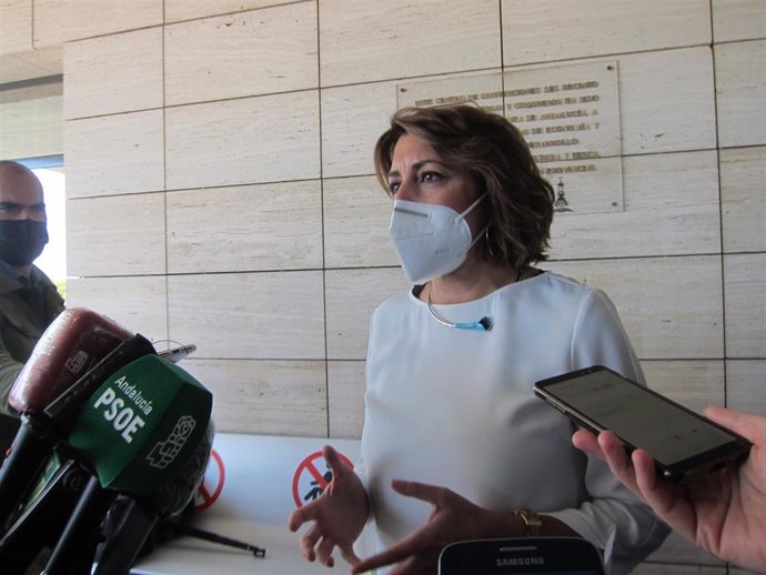 La secretaria general del PSOE de Jaén durante sus declaraciones a los periodistas