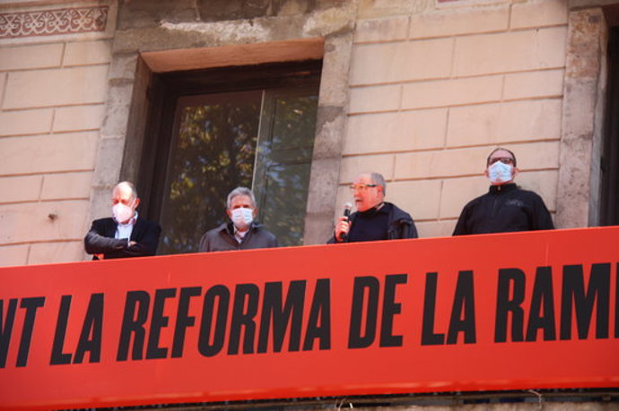 Presentació de 'Reformem la Rambla' amb els ex-presidents d'Amics de la Rambla, Joan Oliver i Enric Pantaleoni; el president de Clase, Claret Serrahima, i l'actual president de l'associació, Fermin Villar. 14 d'octubre de 2020. (Horitzontal).